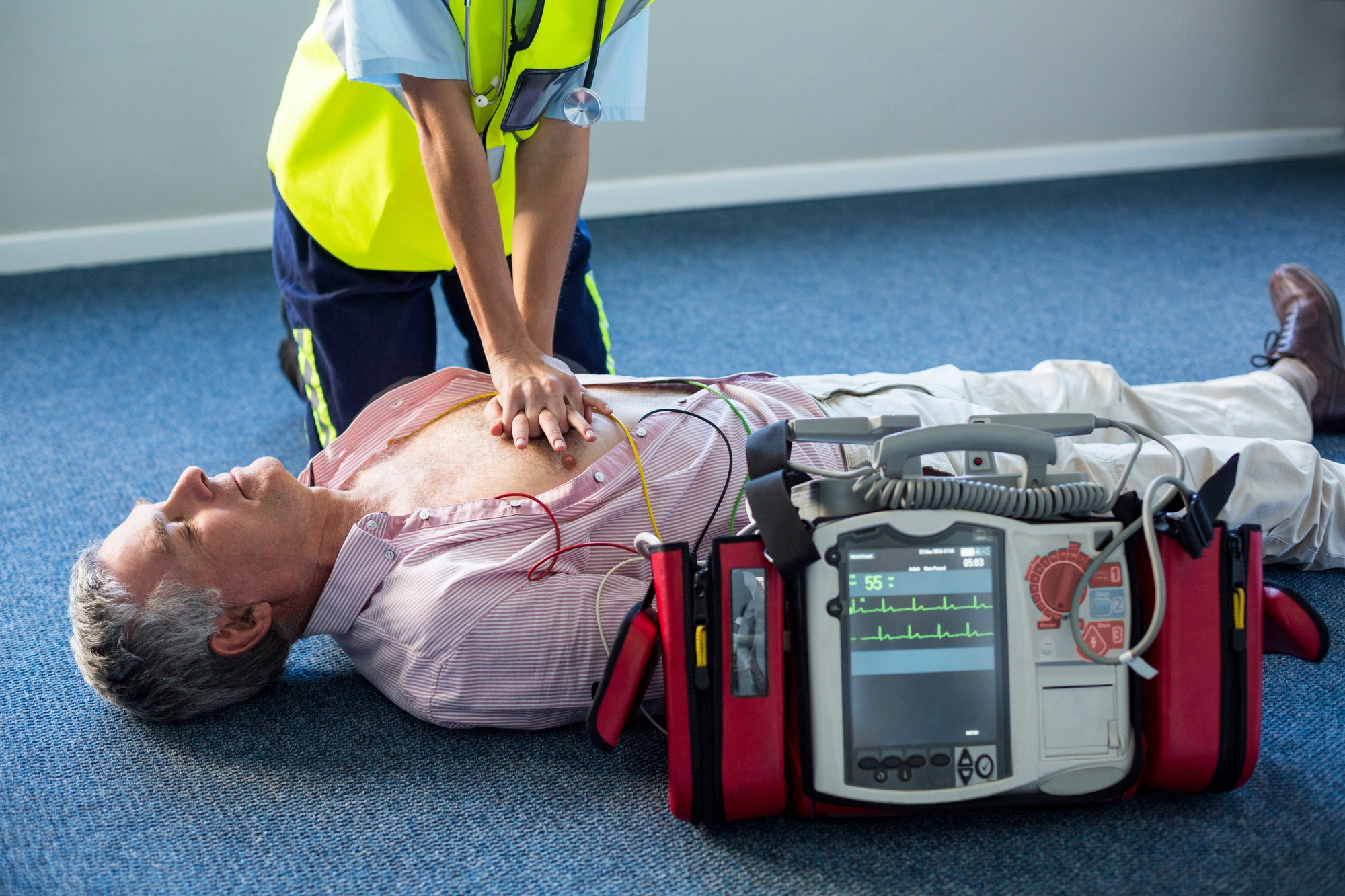 paramedic-using-an-external-defibrillator-during-cardiopulmonary-resuscitation